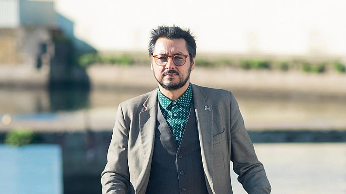 Página Dos - El poeta se embarcó en un pesquero para escribir Buena mar.