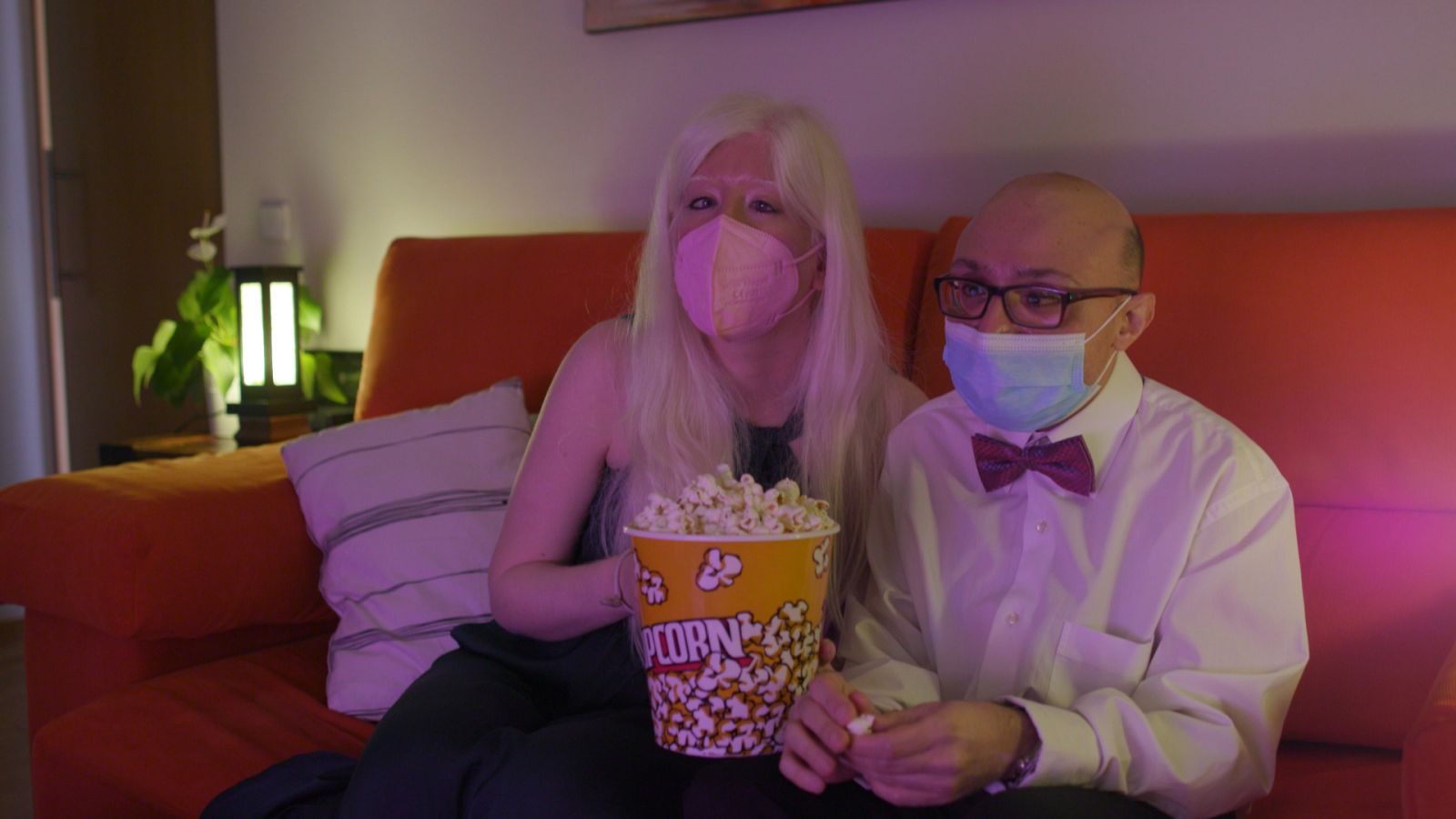 De seda y hierro - Entre líneas - ver ahora