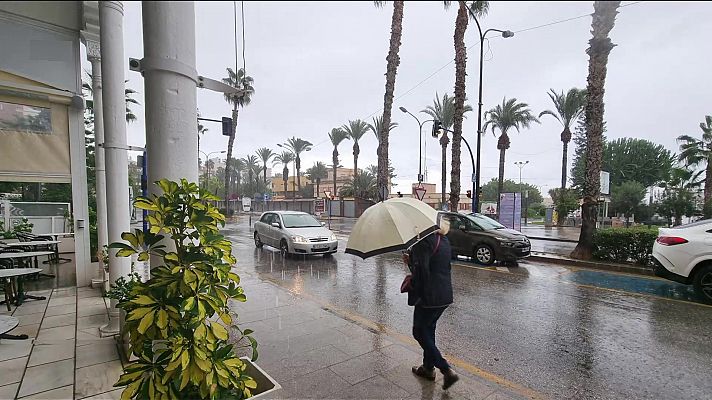 Viento fuerte de levante en el Estrecho y Alborán. Precipitaciones localmente fuertes en el litoral de Valencia