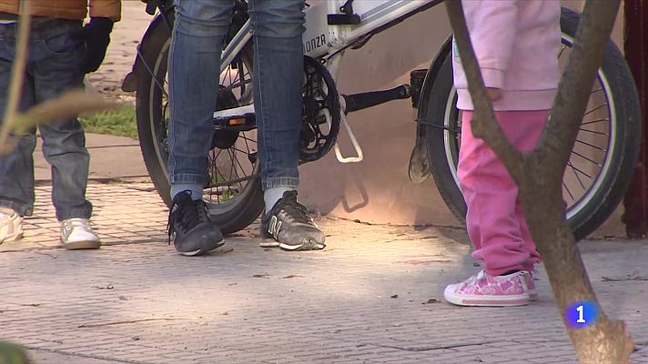 Telediario Fin de Semana - Uno de cada tres niños está en riesgo de pobreza