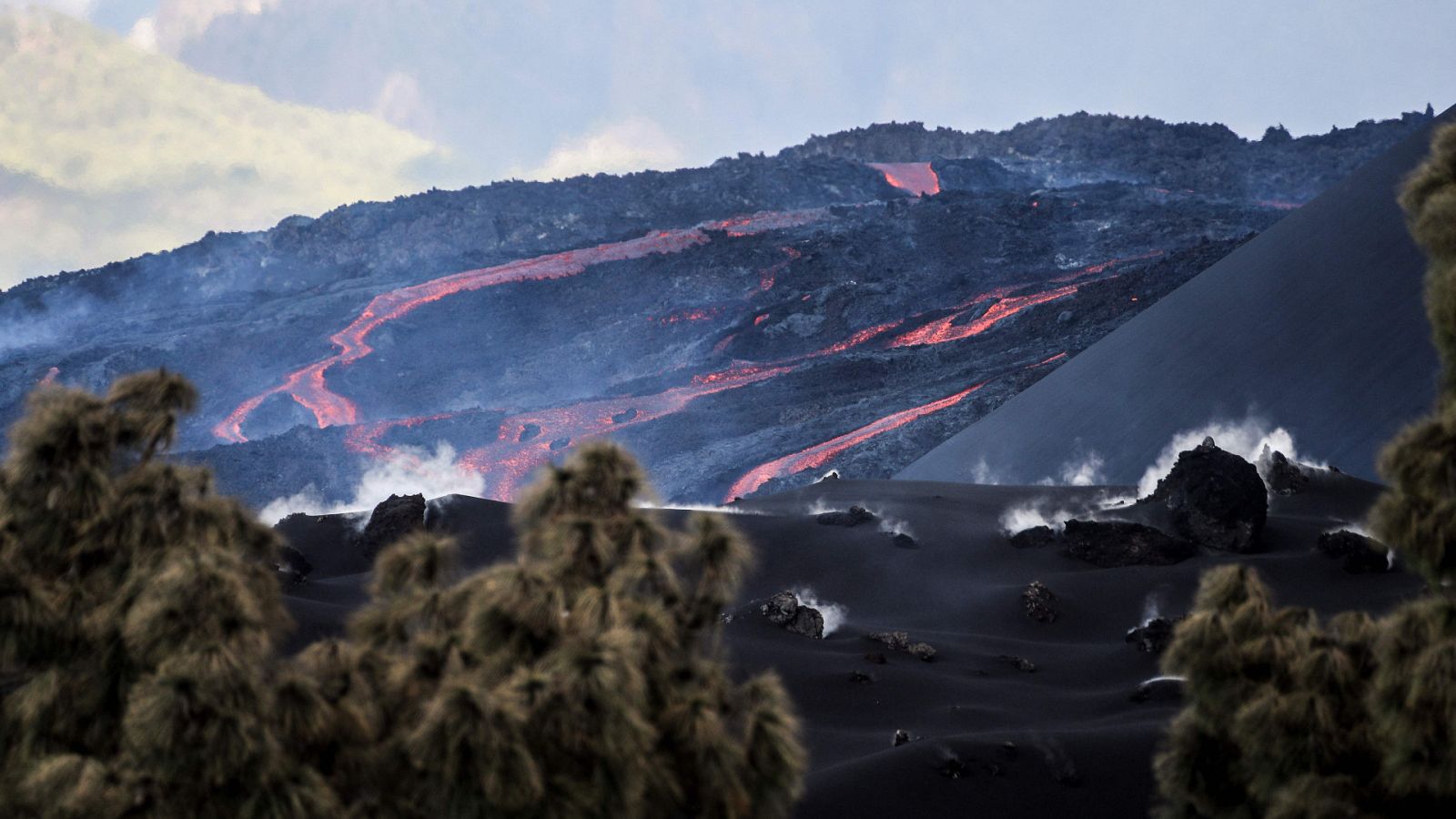 Telediario Fin de Semana: La erupción sube a nivel tres pero no es más explosiva | RTVE Play