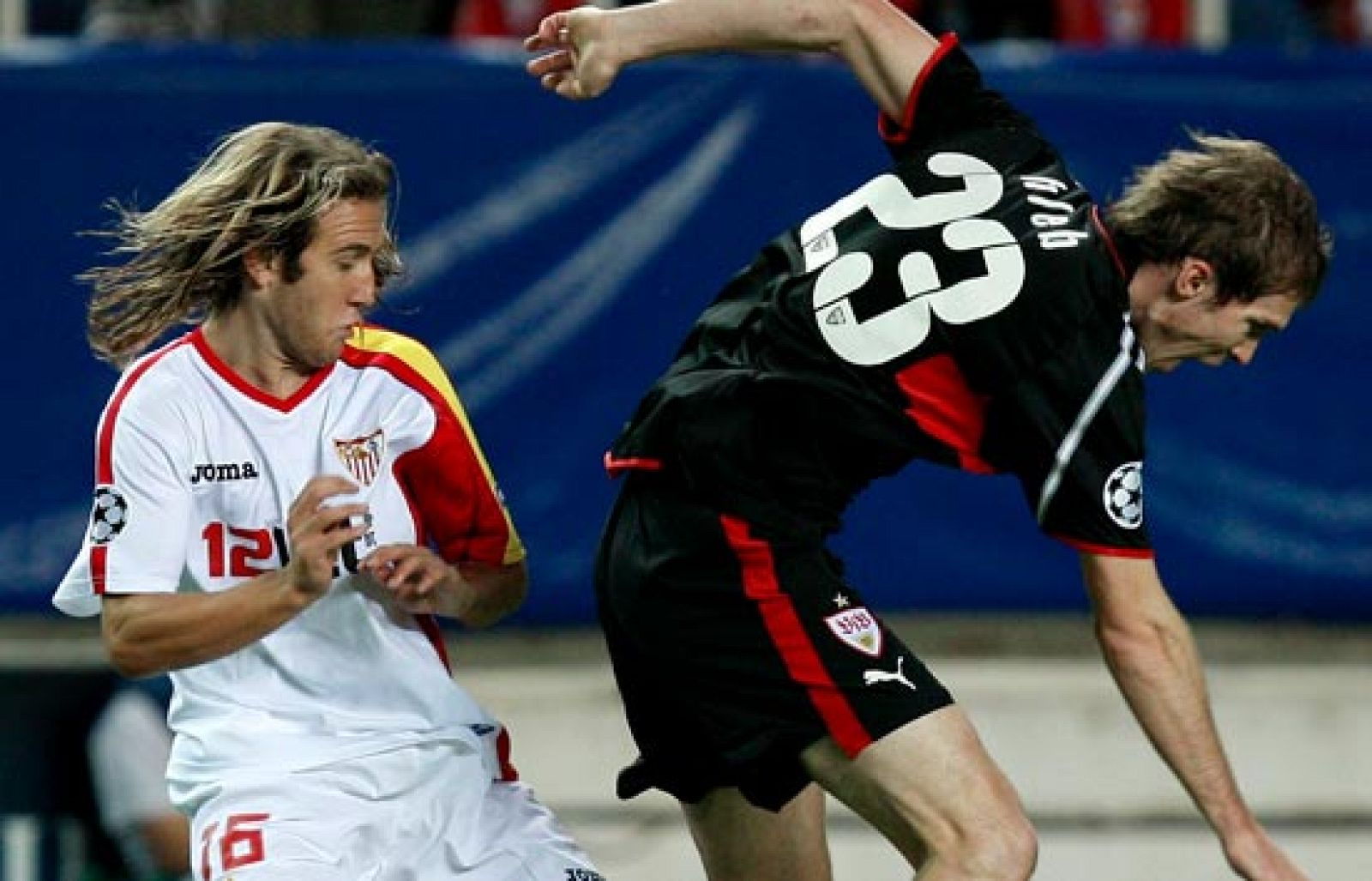 El Sevilla empata en casa ante el Stuttgart, aunque el resultado es suficiente para pasar a octavos de Champions. 