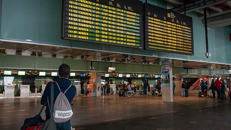 Muchos pacientes tienen que retrasar sus pruebas por la escasez de vuelos a La Palma | Ver