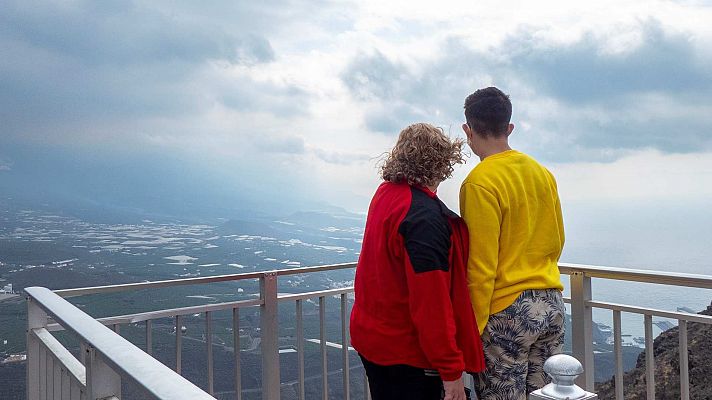 La lava del volcán de La Palma avanza ocho hectáreas y se unen dos coladas