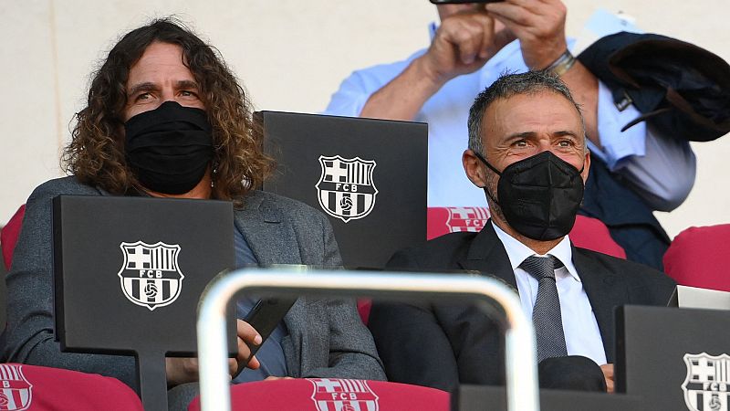 Puyol y Luis Enrique confían en Xavi para enderezar al Barça