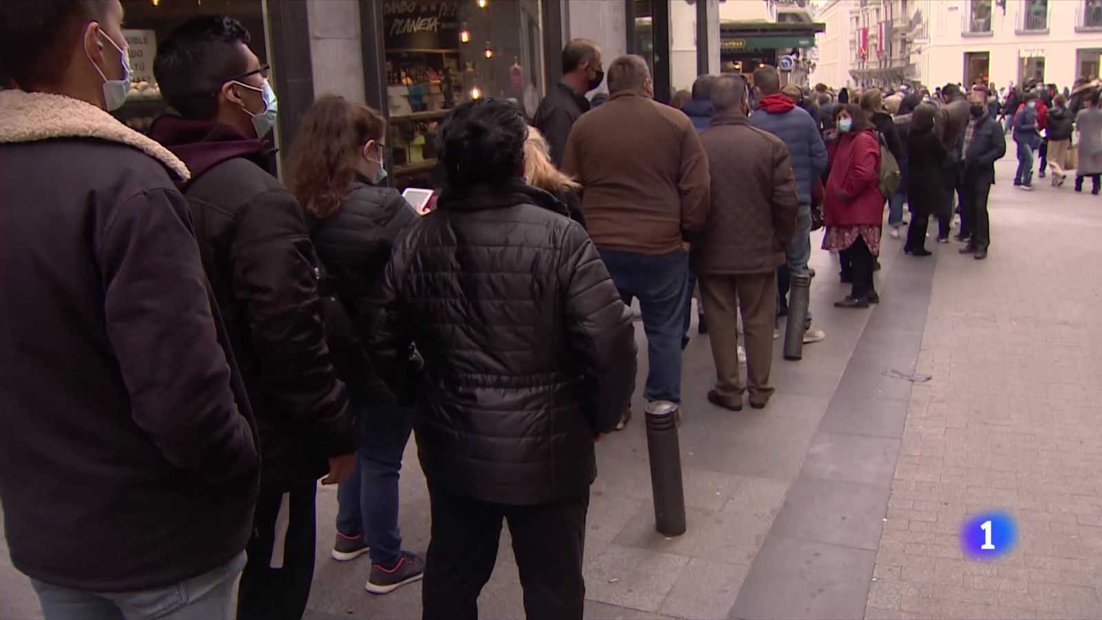 Por la Lotería se hacen colas de hasta 3 horas - RTVE.es