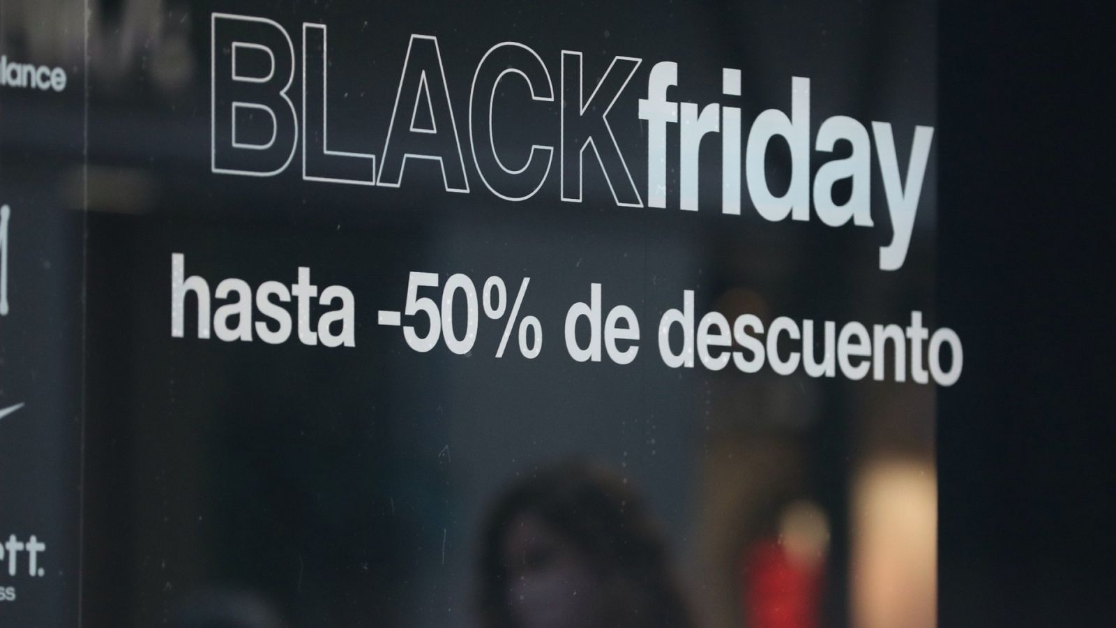 La falta de stock y los descuentos agresivos complican el Black Friday para el pequeño comercio