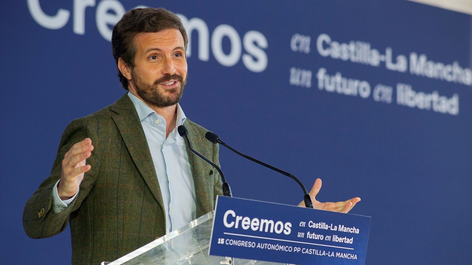 PSOE y Unidas Podemos critican la presencia de Casado en una misa por Franco