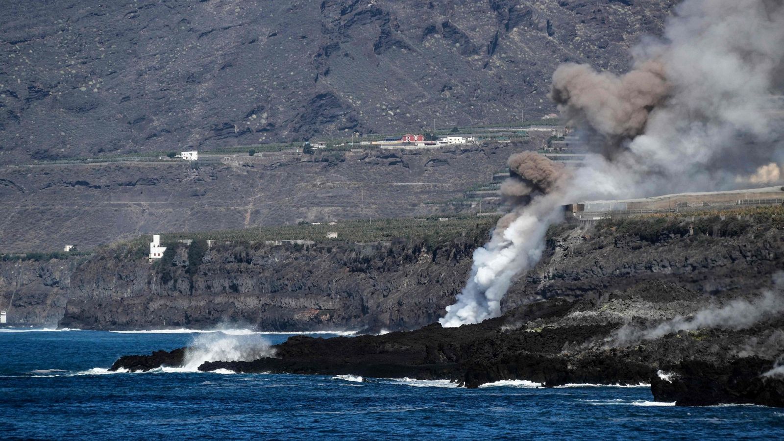 Volcán La Palma | La formación de la nueva fajana confina a 3.000 vecinos