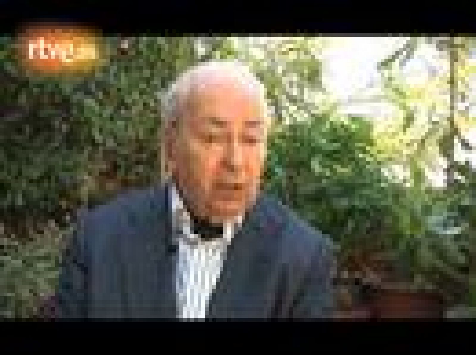 El periodista italiano, Riccardo Ehrman, consiguió que el portavoz de la República Democrática Alemana, Günter Schabowski, afirmará que los alemanes del Este podrían viajar donde quisieran. El Muro se había caído.