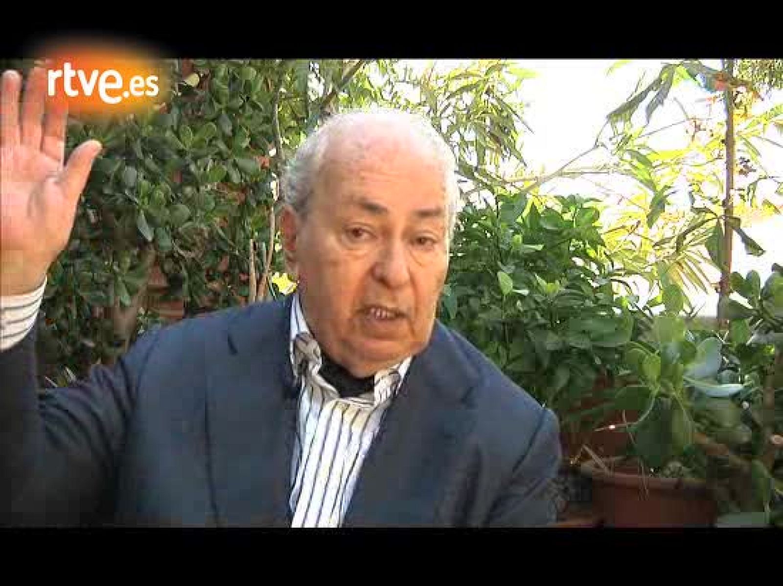 El periodista italiano, Riccardo Ehrman, consiguió que el portavoz de la República Democrática Alemana, Günter Schabowski, afirmará que los alemanes del Este podrían viajar donde quisieran. El Muro se había caído.
