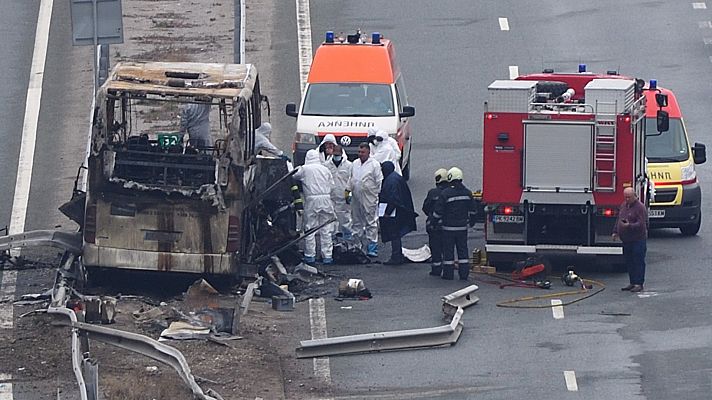 Mueren 45 personas al incendiarse un autobús en Bulgaria