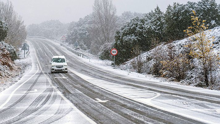 Telediario 1 - La DANA avanza con nevadas y fuertes lluvias y deja doce comunidades en alerta