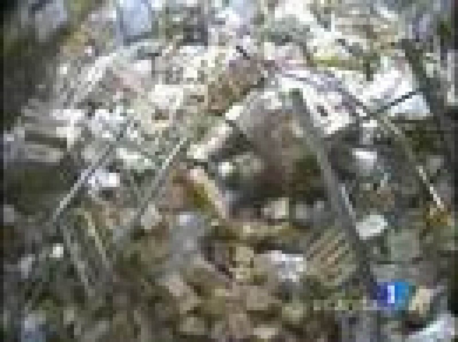 Queda sepultado bajo miles de botellas de vodka | Ver