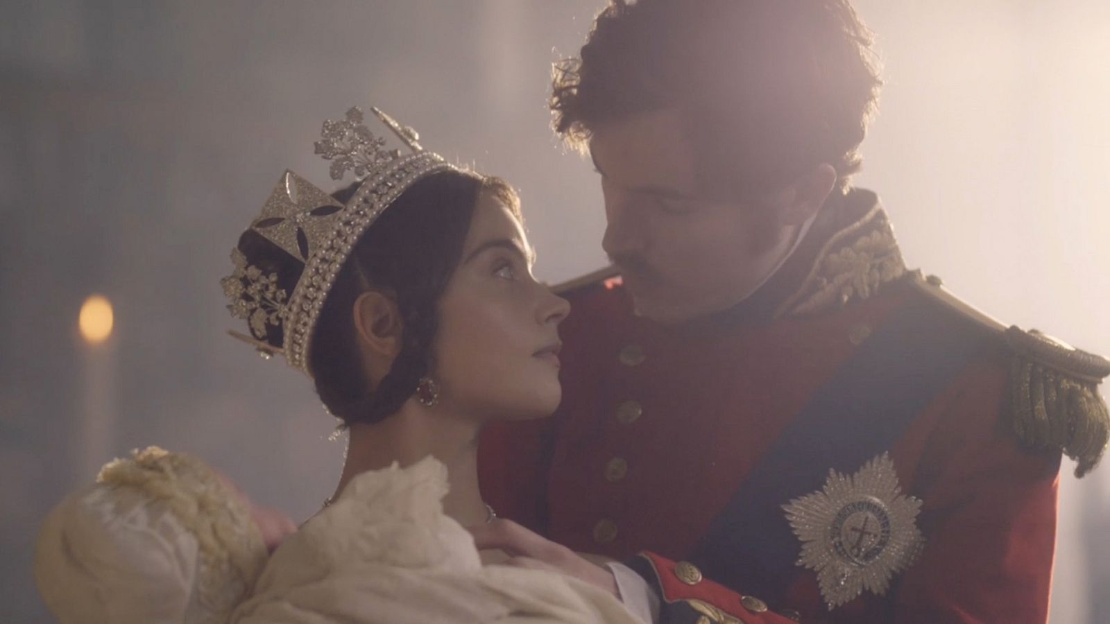 Victoria - Temporada 2 - Episodio 1: Hija de soldado - Ver ahora