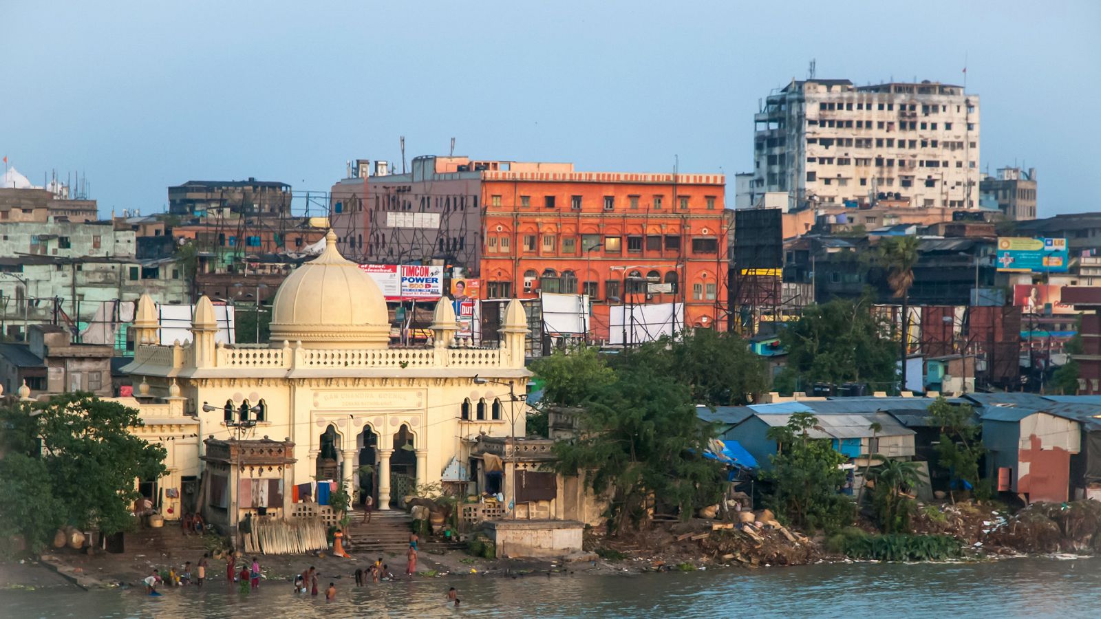 Viaje al pasado de las ciudades 2 - Episodio 15: Calcuta, el legado de la India Británica - Documental en RTVE