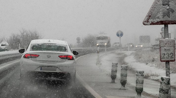 La hora de La 1 - El temporal de nieve y lluvia sigue dificultando el tráfico en la red secundaria de carreteras