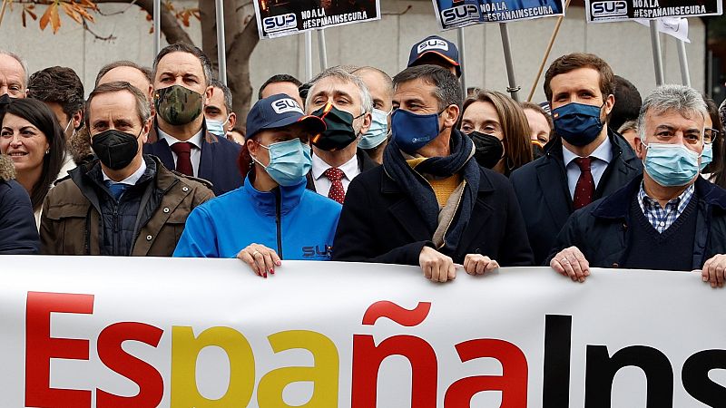 Casado, Abascal y miembros de Cs se suman a las protestas de policías y guardias civiles contra la reforma de la 'ley mordaza'