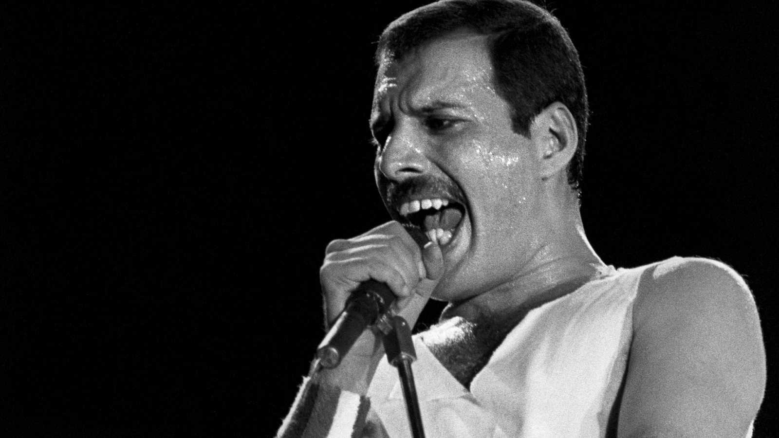 Freddie Mercury 30 a os de la muerte de un artista excesivo eterno y genial