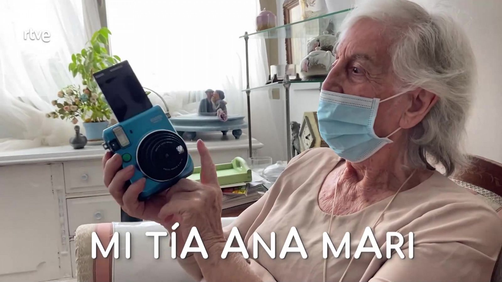 'Mi tía Ana Mari', fotolibro de confinamiento