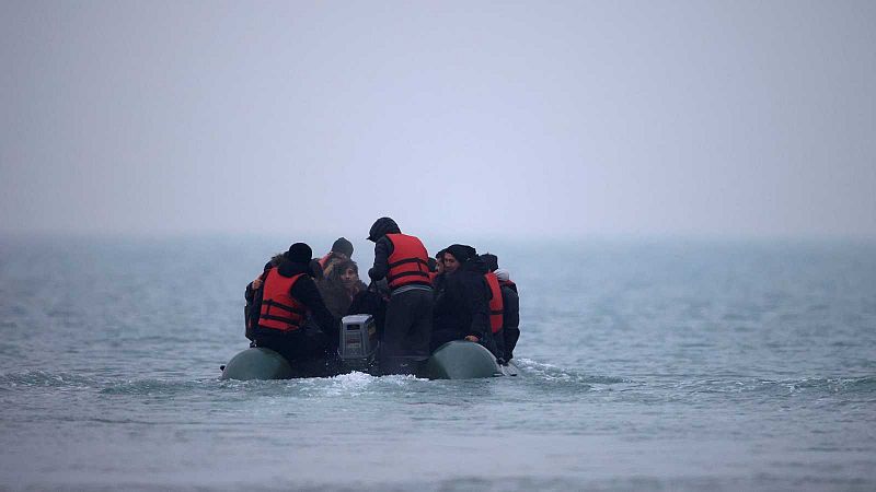 Mueren al menos 27 migrantes al naufragar en el Canal de la Mancha la embarcación en la que viajaban
