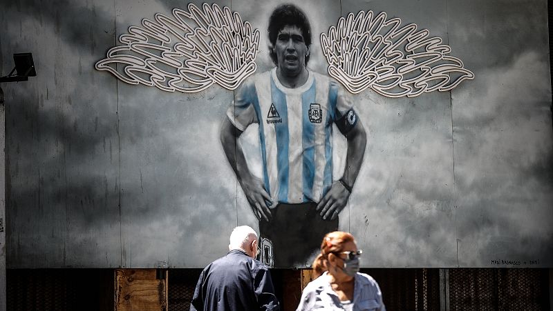 Pasión y melancolía un año después de la muerte de Maradona