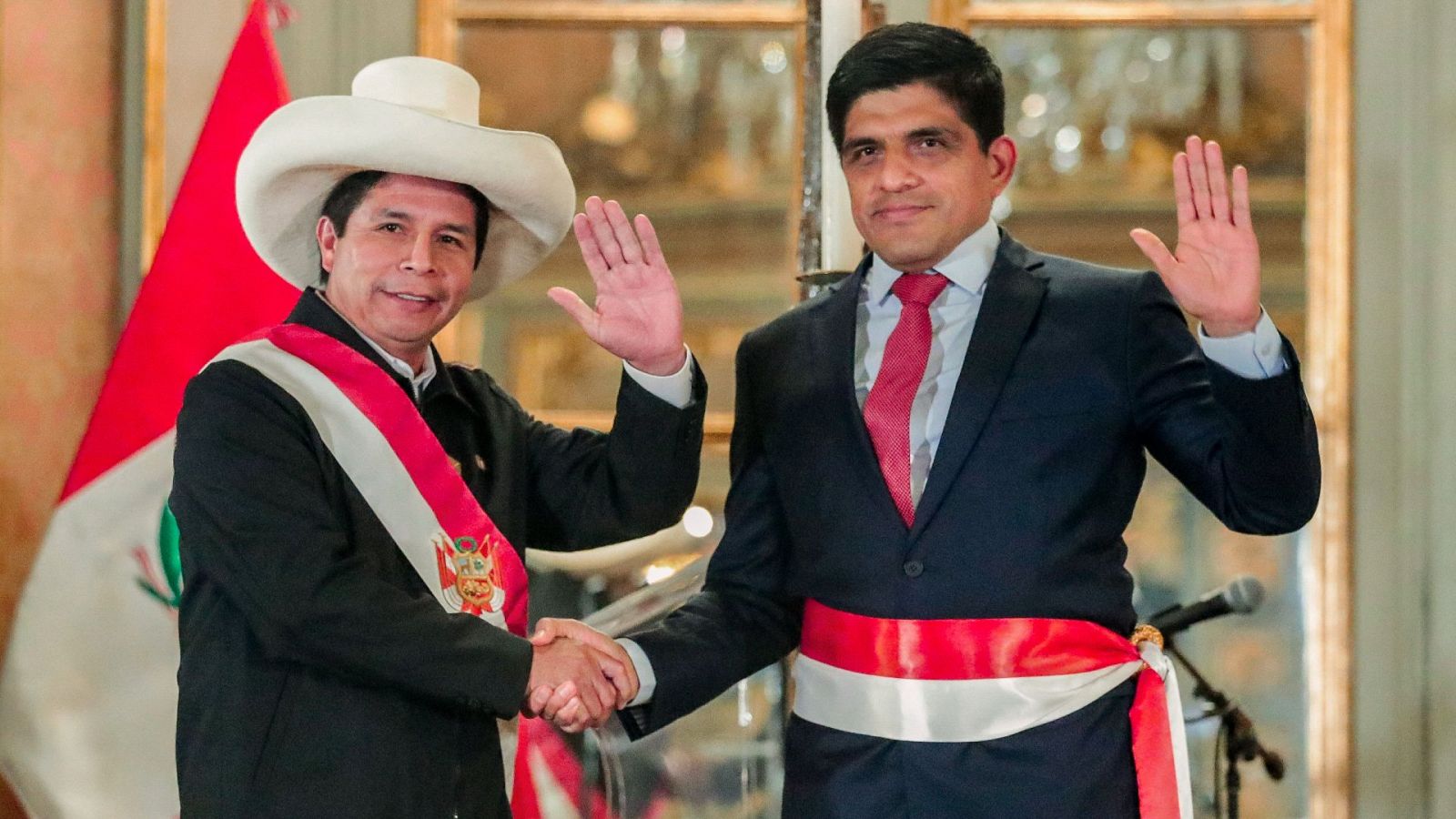 La oposición pide la destitución del presidente de Perú