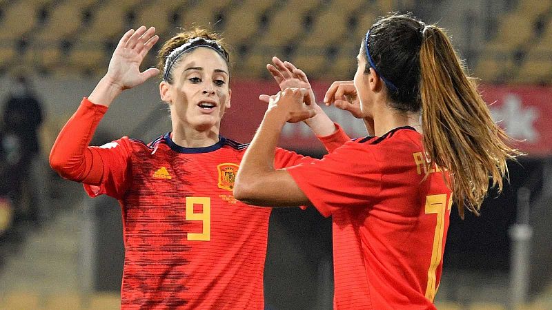 España le asesta una docena de goles a Islas Feroe