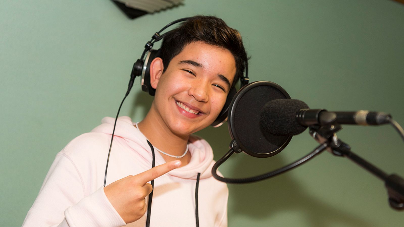 Levi Díaz graba "Imagine", la canción grupal de Eurovisión Junior 2021