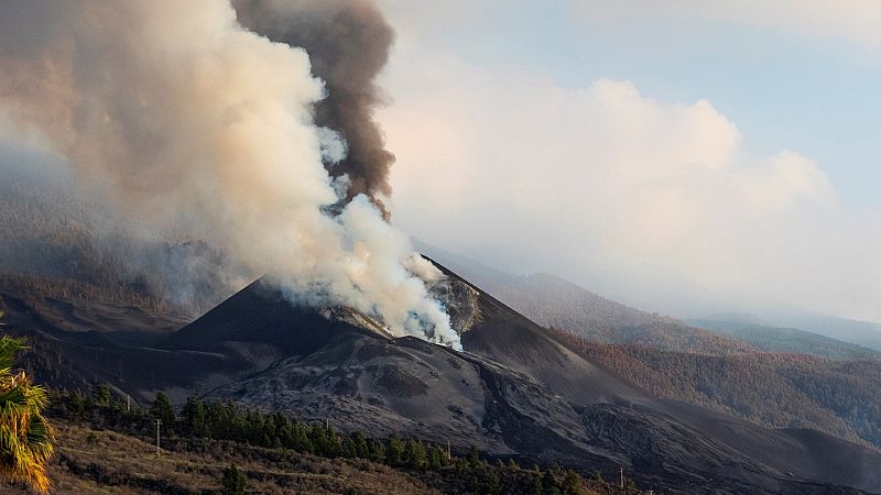 Volcán de La Palma en erupción