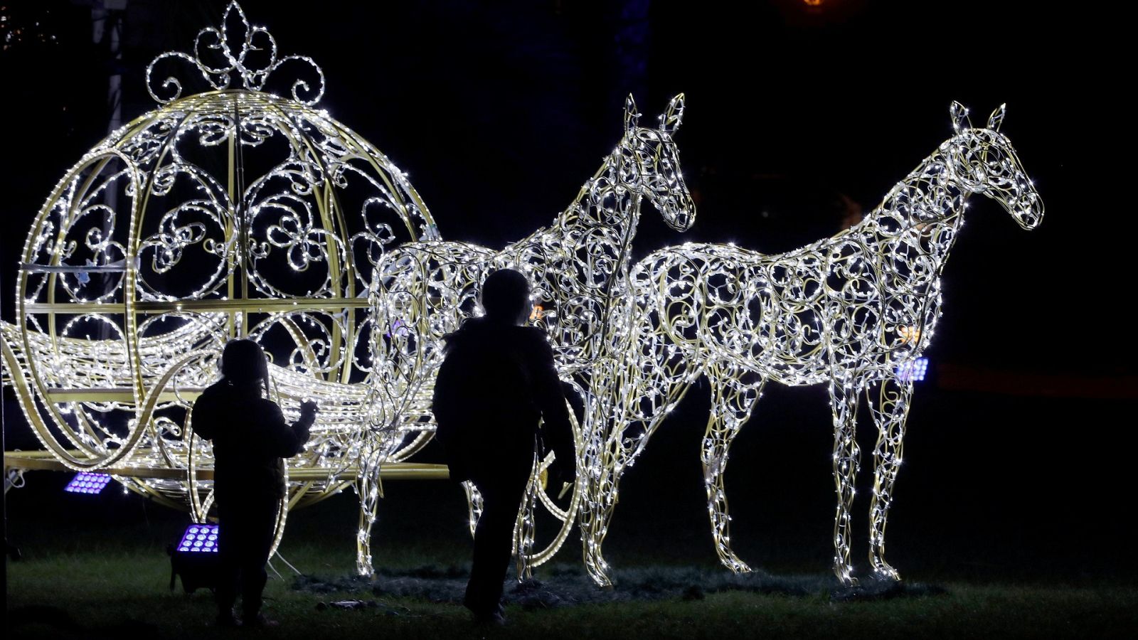 ¿Cuánto cuesta iluminar pueblos y ciudades por Navidad? | Ver
