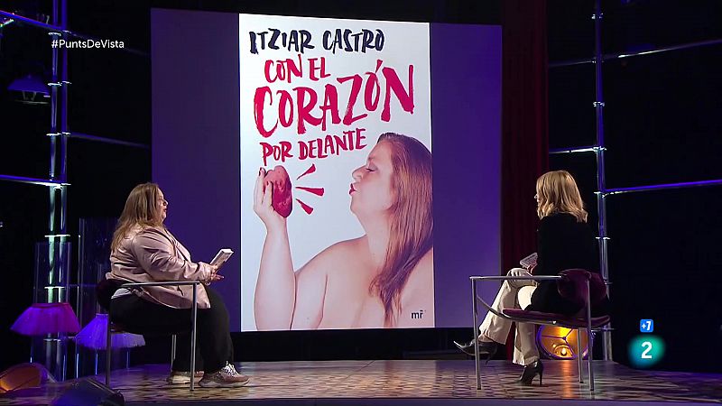 Tània Sarrias entrevista a Itziar Castro sobre el seu primer llibre de poemes "Con el corazón por delante" i la seva trajectòria professional