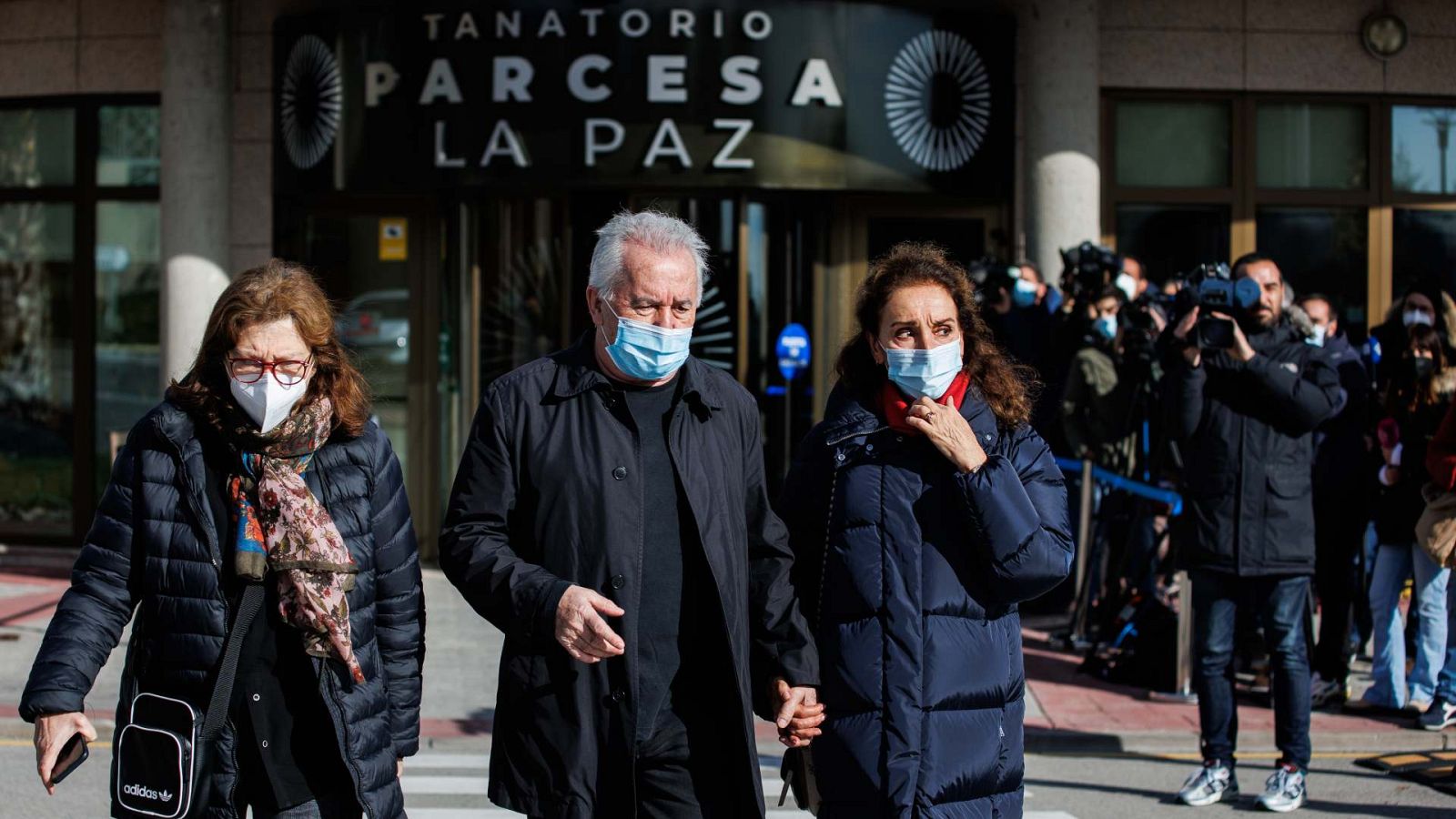 Los amigos de Almudena Grandes recuerdan su alegría y generosidad | Ver