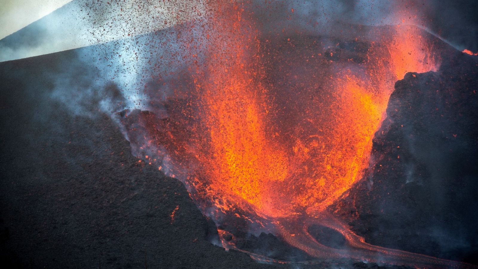 Pevolca: La previsión es que la erupción no termine a corto plazo
