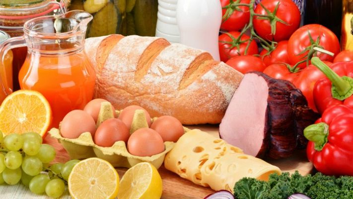 ¿Qué alimentos proporcionan cada grupo de vitaminas?