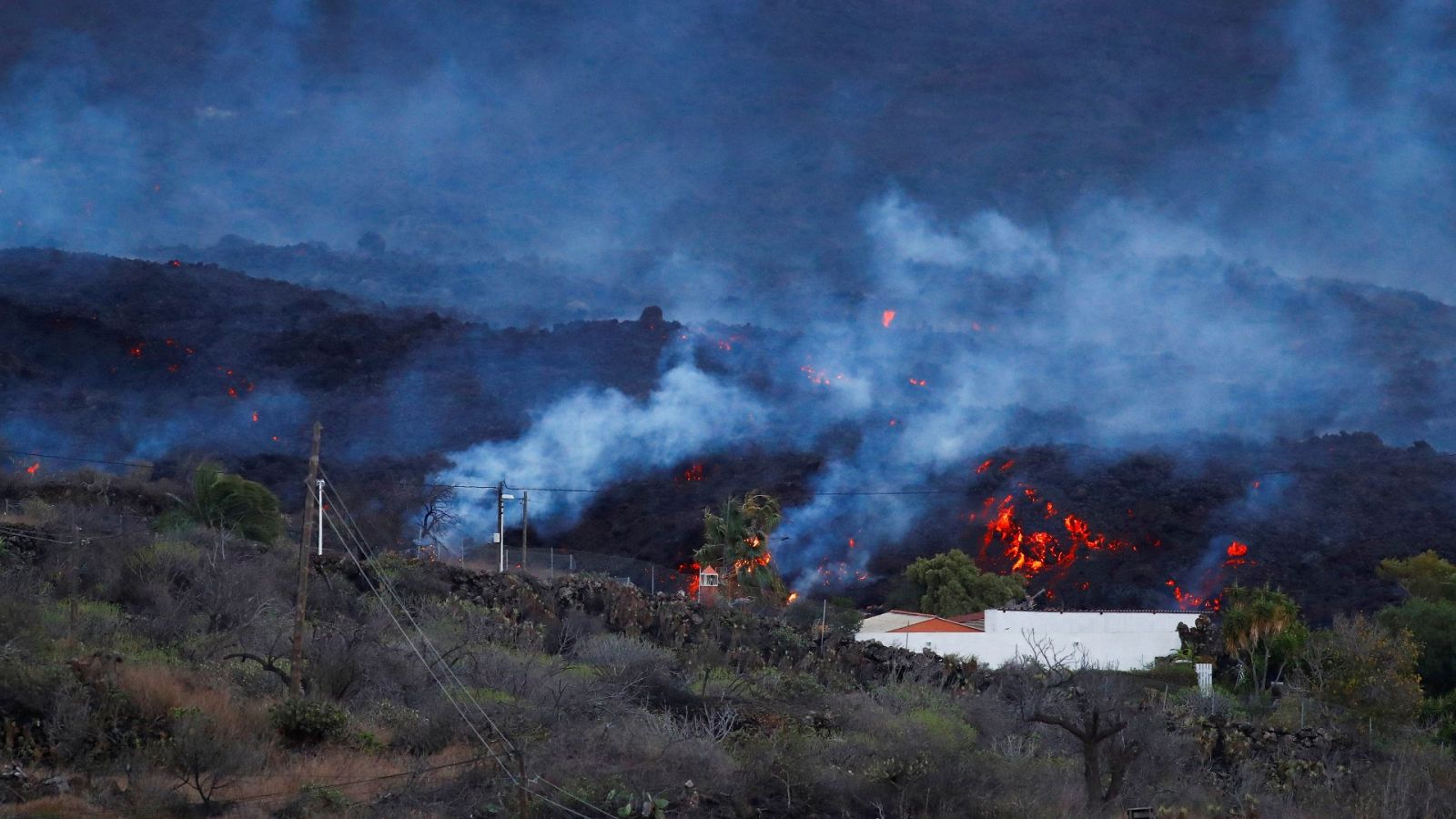 Volcán La palma | La lava arrasa 120 kilómetros de red eléctrica