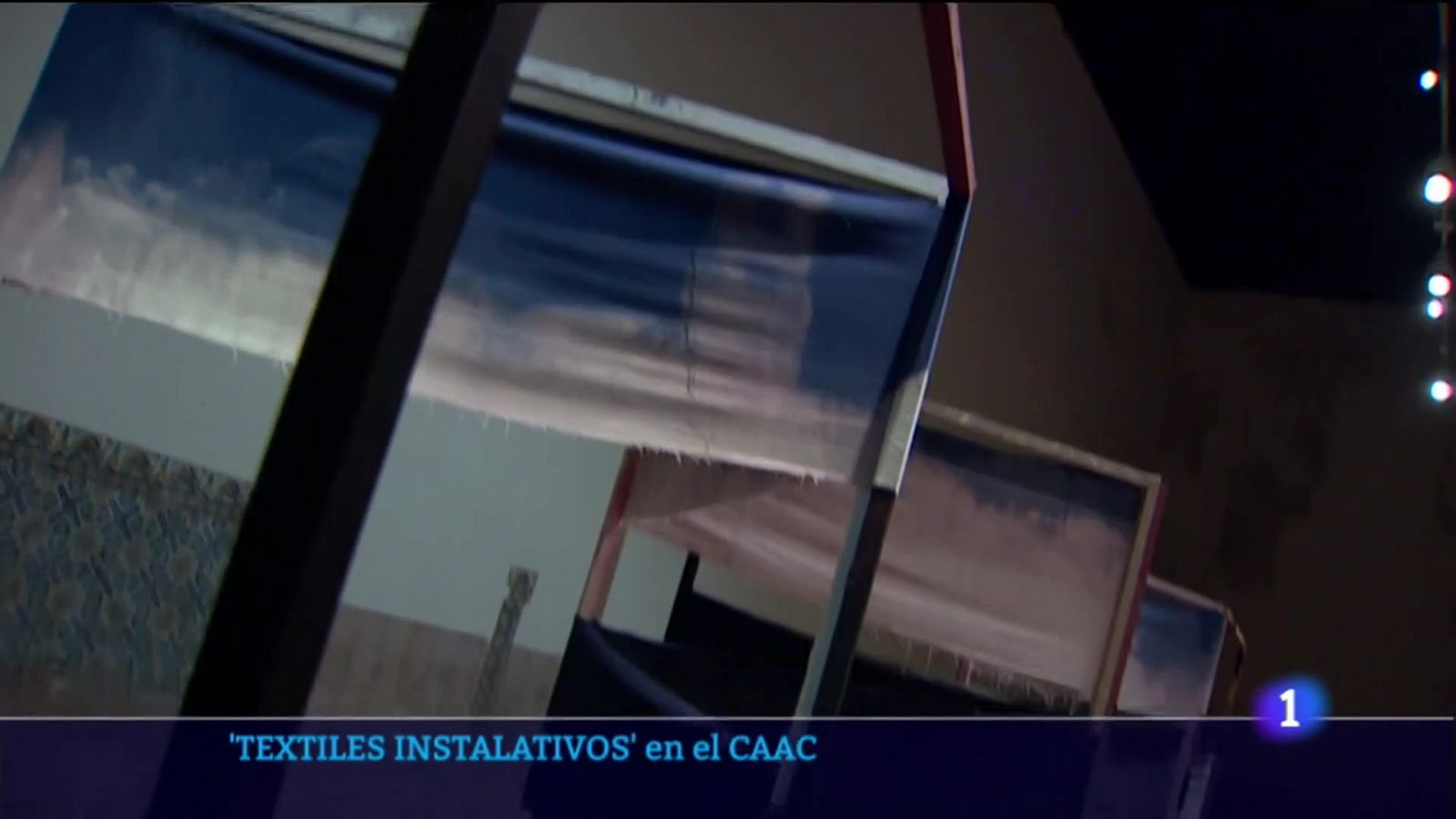 Noticias Andalucía: 'Textiles instalativos' en el Centro Andaluz de Arte Contemporáneo | RTVE Play