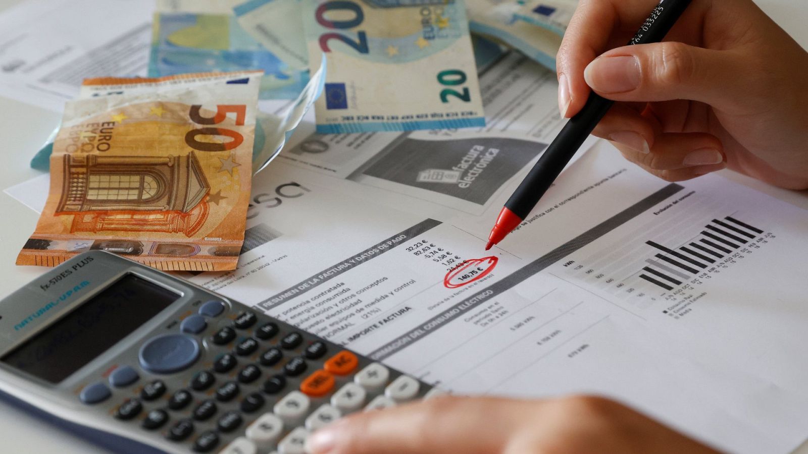 El Gobierno, sobre la rebaja de la factura de la luz en noviembre: "El compromiso ya se está cumpliendo"