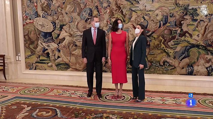 Telediario 1 - Los Reyes reciben a Muguruza tras su victoria en la Copa de Maestras