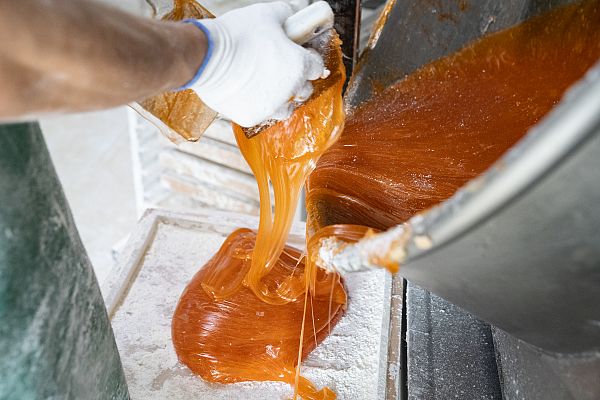 Aquí hay trabajo - ¡Al turrón!