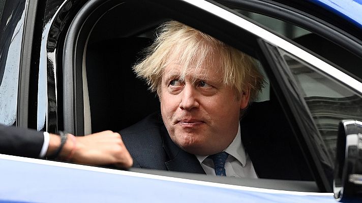Telediario 2 - Acusan a Boris Johnson de organizar fiestas durante el confinamiento
