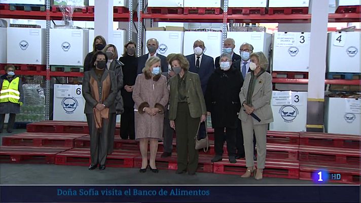 Doña Sofía visita el Banco de Alimentos de Badajoz