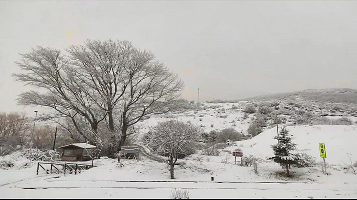 Precipitaciones localmente fuertes o persistentes en el área Cantábrica y Baleares. Rachas de viento muy fuerte en Pirineos, bajo Ebro, Baleares, Ampurdán y Alborán