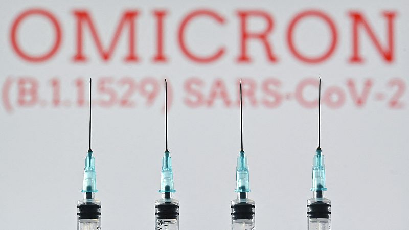 Sanidad informa de "cinco casos confirmados" de la variante ómicron en España