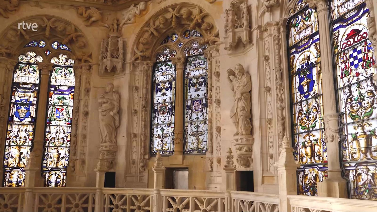 La ciencia que esconde la Catedral de Burgos 5: Las vidrieras. Los colores de la luz