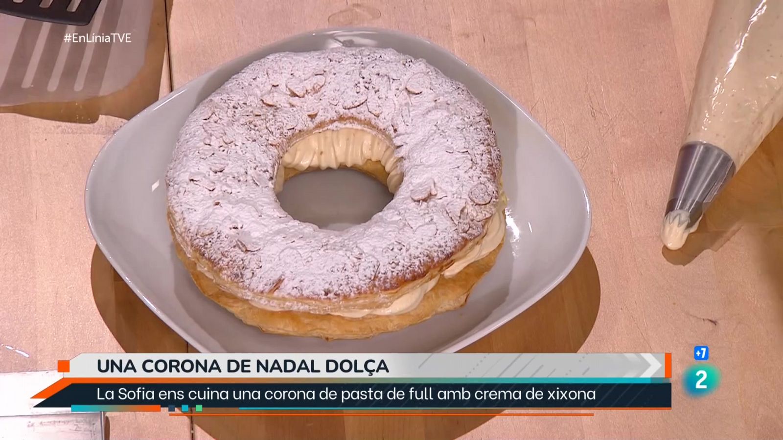 En Línia - Corona de Nadal amb crema de torró - Veure ara