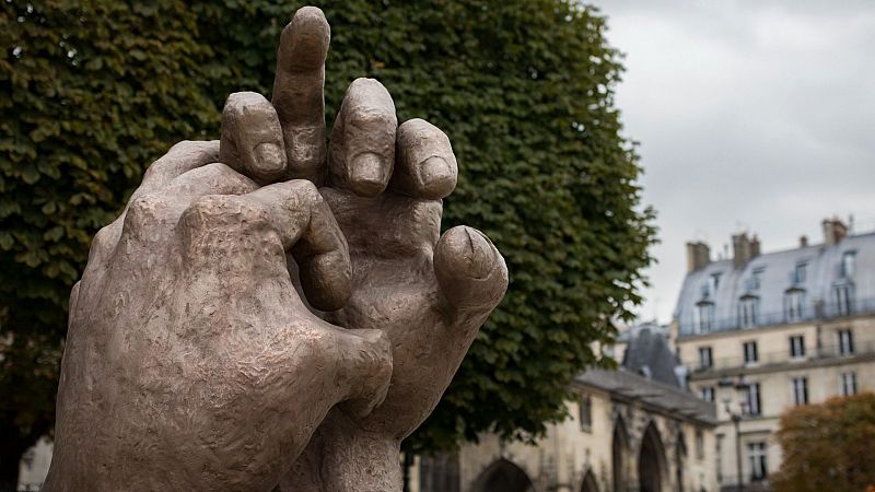 Las manos de Chillida se exponen en un jardín del centro de Londres