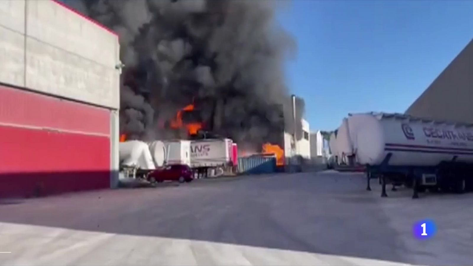 4 ferits greus en l'incendi d'una nau al polígon de l'Arboç