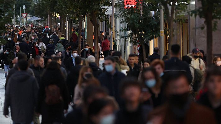 Telediario 2 - España se va de puente con una incidencia superior a 230 y siete CCAA pidiendo pasaporte COVID