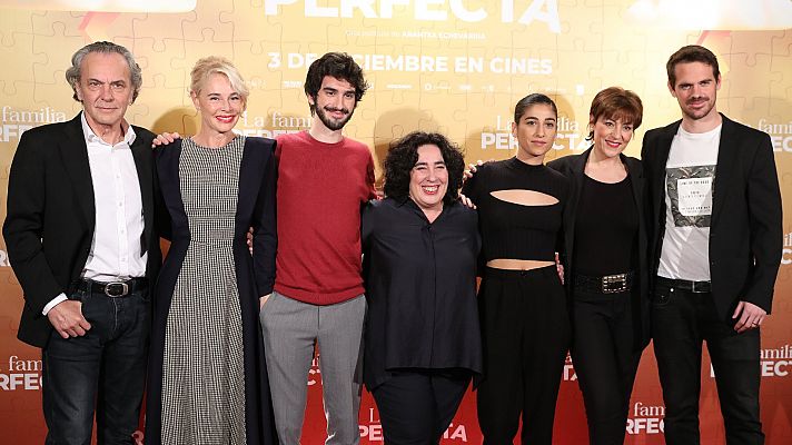 La directora Arantxa Echevarría regresa con la comedia 'La familia perfecta'